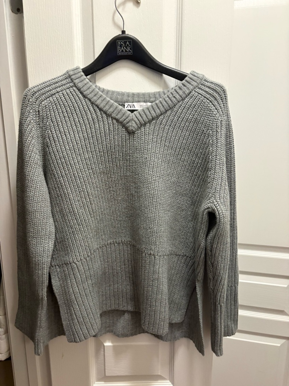 Zara Men’s V‑Neck Ribbed Knit Sweater in Light Gray